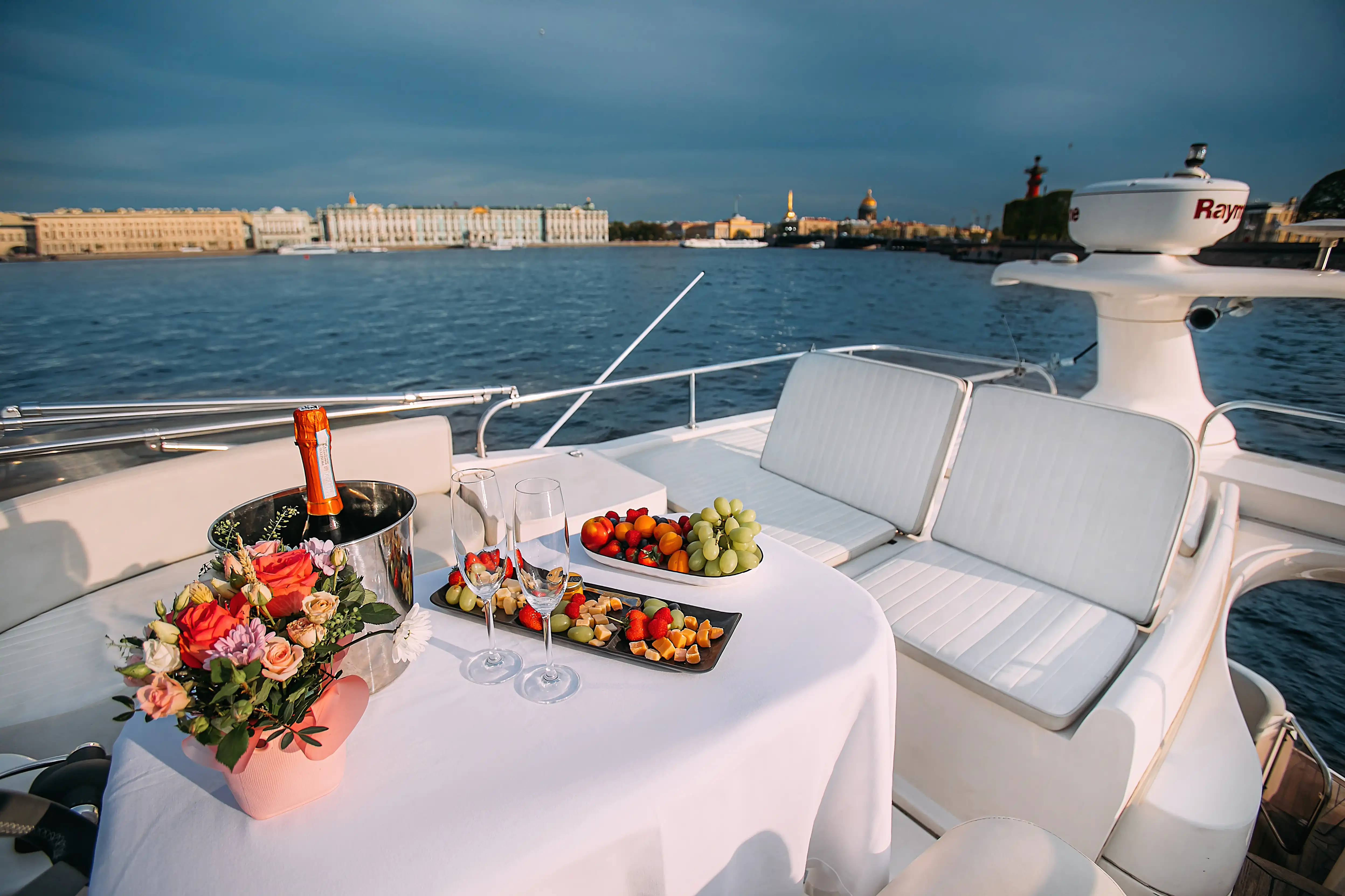 Яхта Sealine 39 AMO image- 19